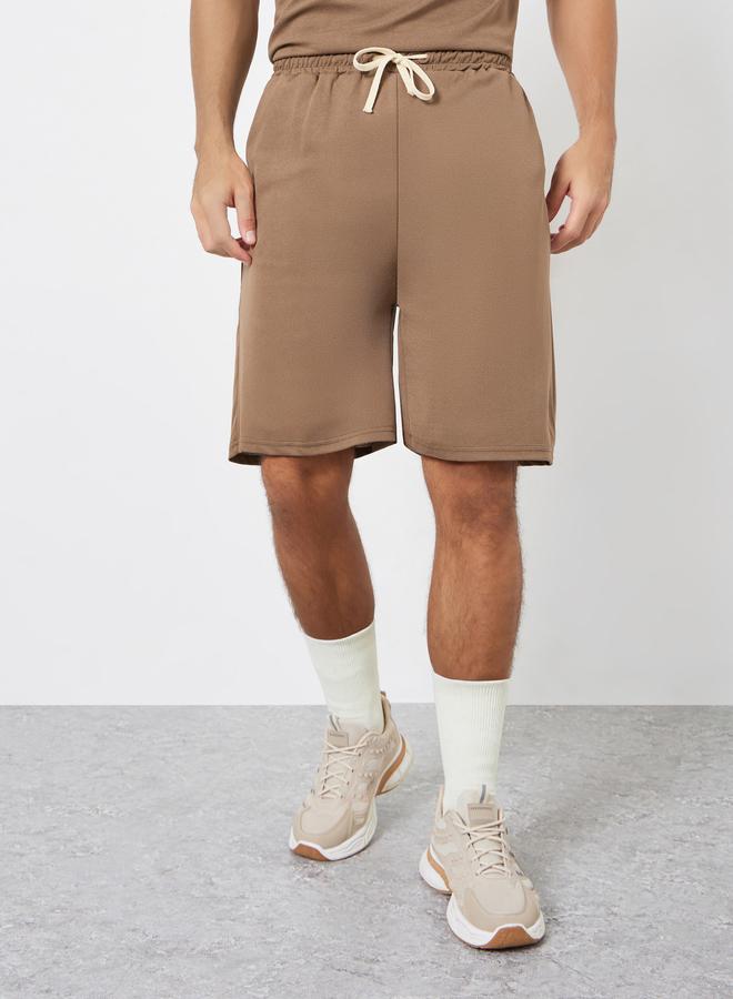 ستايلي طقم تي شيرت وشورت رجالي بني واسع - Image 4